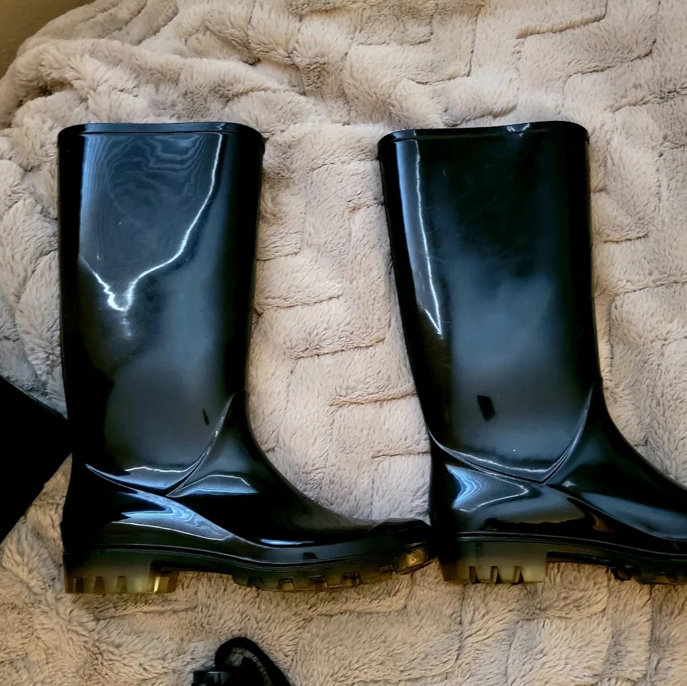 Coach bundle size 8 rain boot and Coach umbrella final price! - Picture 2 of 3